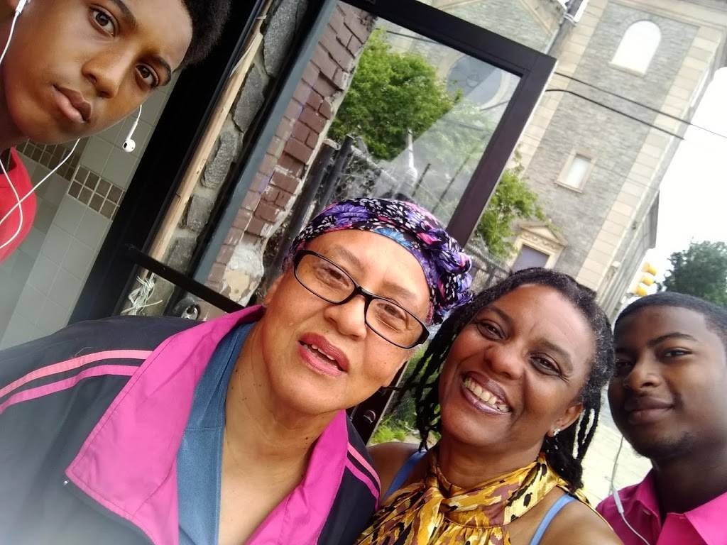 Jakes Place | restaurant | 5550 Chester Ave, Philadelphia, PA 19143, USA | 2157290851 OR +1 215-729-0851