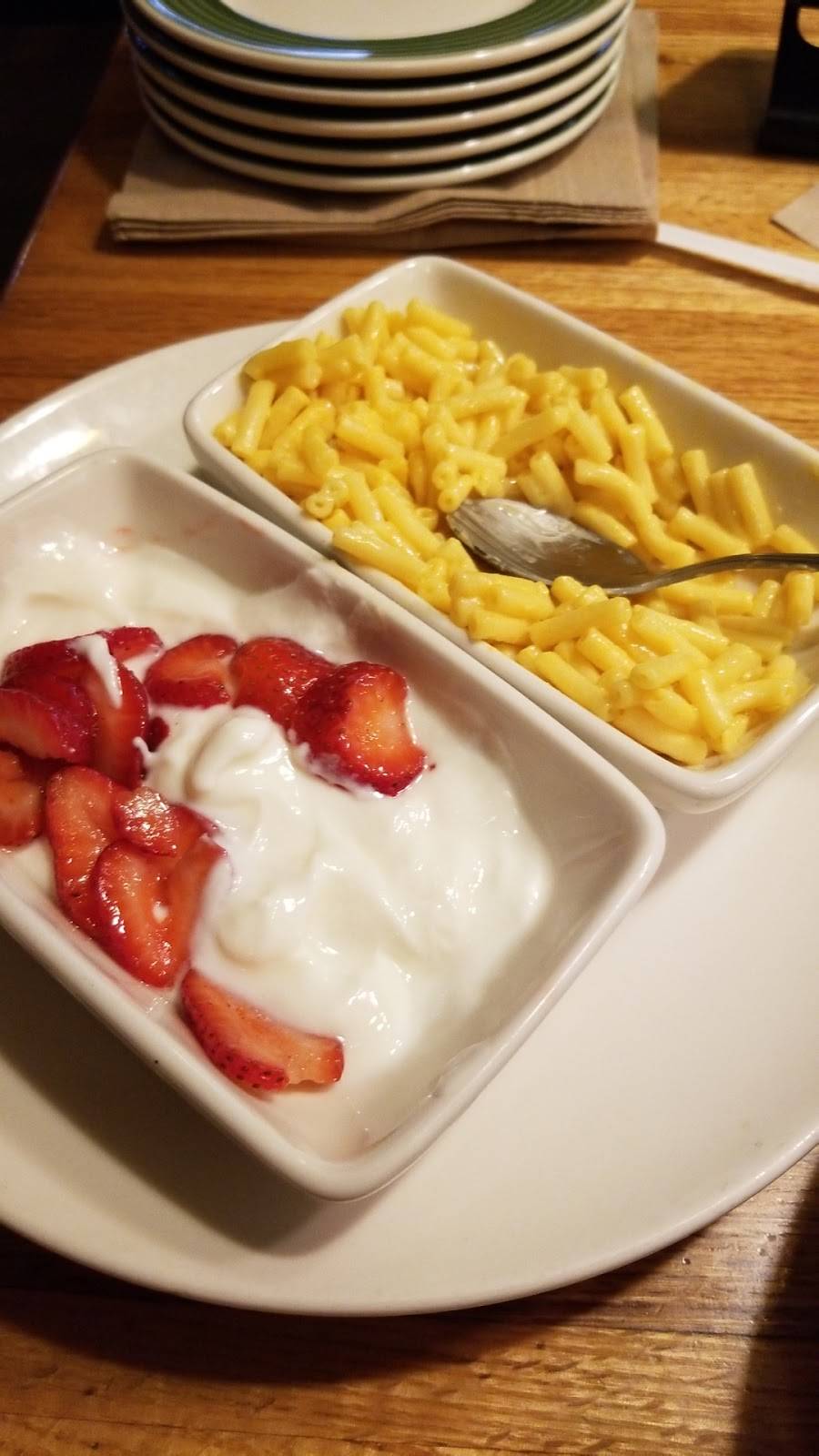 Applebees Grill + Bar | restaurant | 2921 S Service Rd, St Charles, MO 63303, USA | 6369467705 OR +1 636-946-7705