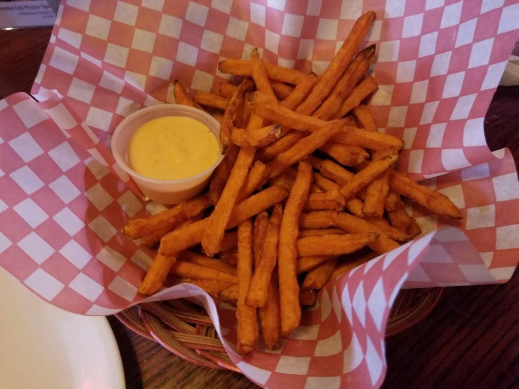 The Naked Wing | restaurant | 24018 Woodbine Ave, Keswick, ON L4P 3E9, Canada | 9059892525 OR +1 905-989-2525