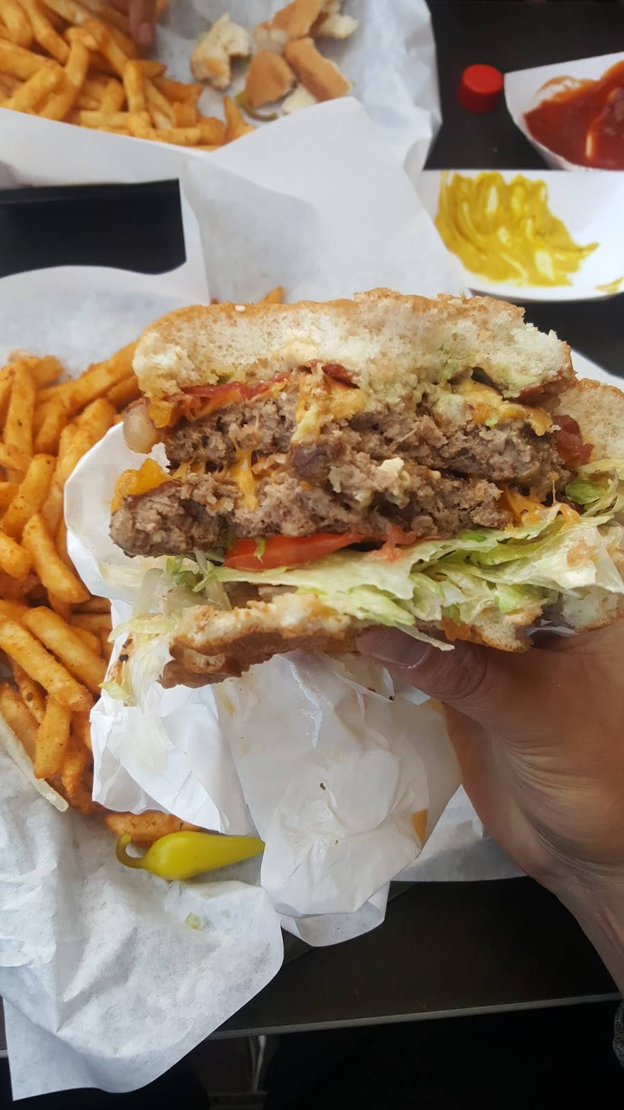 MVPs Grill & Patio | restaurant | 2742 E 4th St, Long Beach, CA 90814, USA | 5624390809 OR +1 562-439-0809