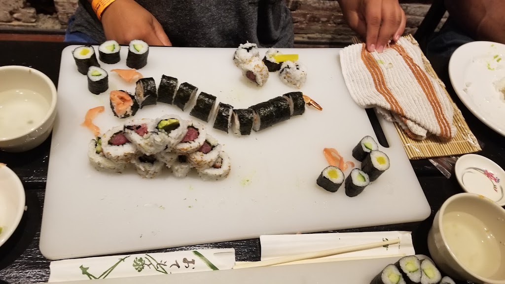 Le Champignon De Tokio Sushi | restaurant | 124 Lombard St, Philadelphia, PA 19147, USA | 2159222515 OR +1 215-922-2515