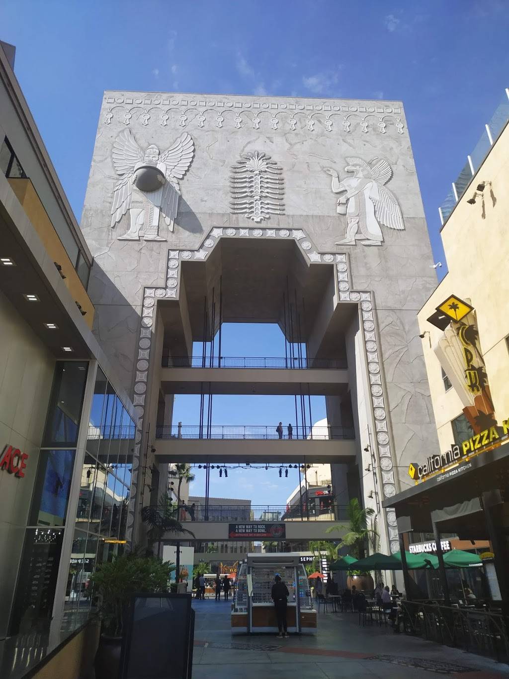 Starbucks | cafe | 6801 Hollywood Blvd #257, Hollywood, CA 90028, USA | 3239627414 OR +1 323-962-7414