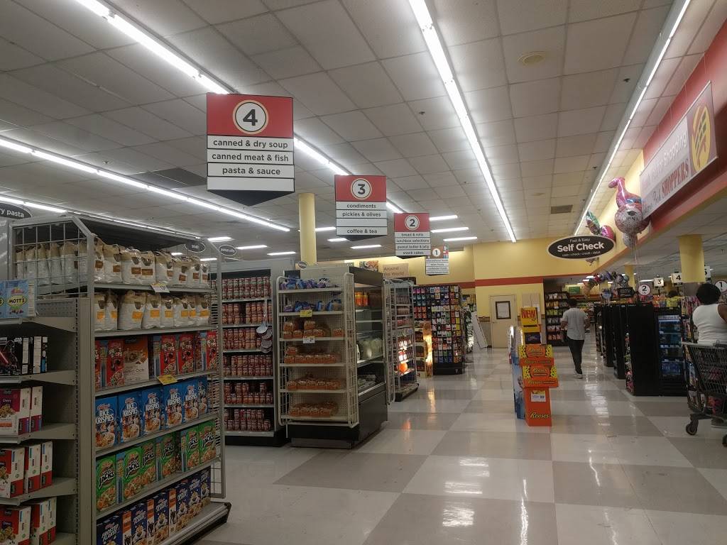 Takoma Park Shopping Center | shopping mall | 6875 New Hampshire Ave, Chillum, MD 20912, USA | 7034424300 OR +1 703-442-4300