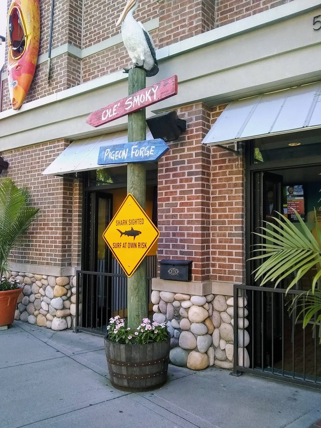 LandShark Bar & Grill | restaurant | 515 Parkway, Gatlinburg, TN 37738, USA | 8652777008 OR +1 865-277-7008