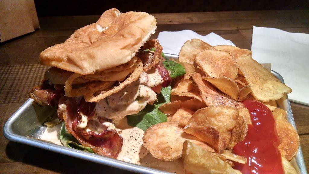 Fox & Hound | restaurant | 6565 Towne Center Xing, Southaven, MS 38671, USA | 6625362200 OR +1 662-536-2200