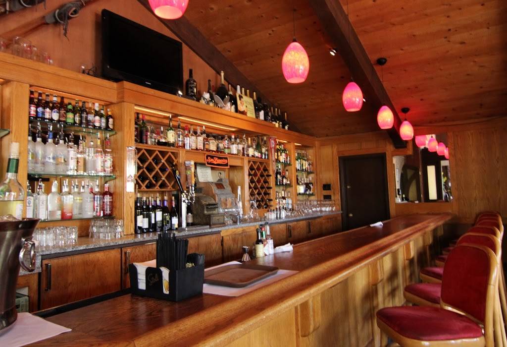 The Vineyard Restaurant and Bar | restaurant | 605 S I St, Madera, CA 93637, USA | 5596740923 OR +1 559-674-0923