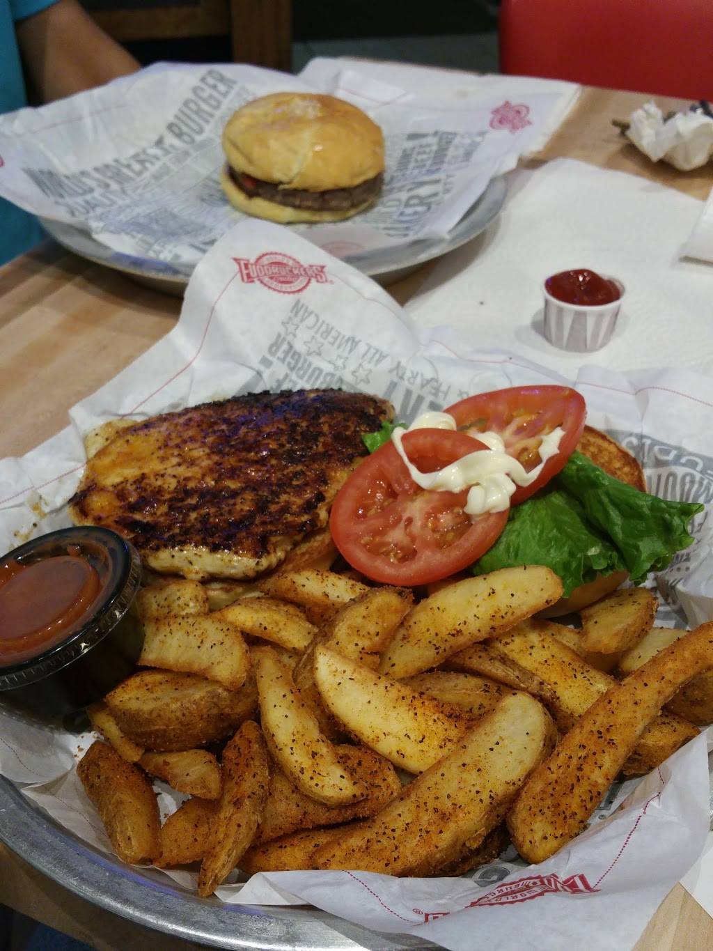 Fuddruckers | restaurant | 1500 Branding Ln, Downers Grove, IL 60515, USA | 6309630404 OR +1 630-963-0404