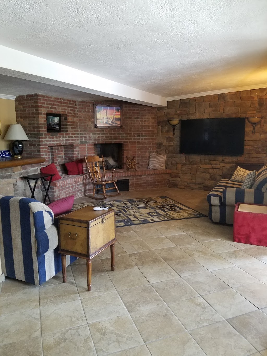 Lighthouse Pub | meal takeaway | 6706 Limbaugh Ln, Hickory, NC 28601, USA | 8288552916 OR +1 828-855-2916