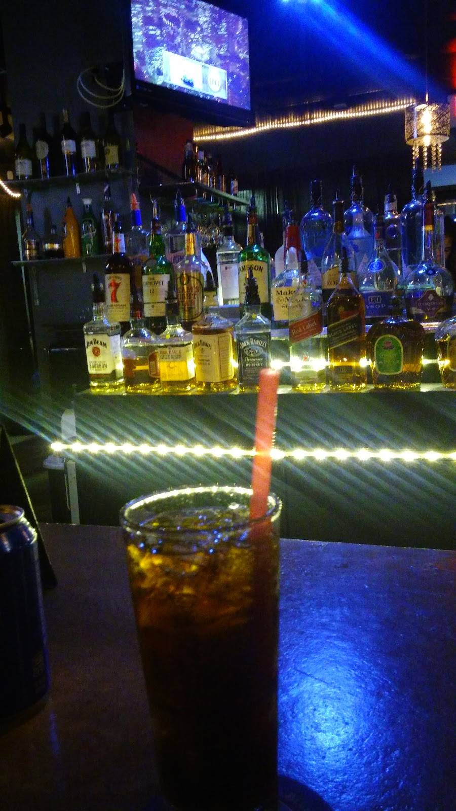 Liaison Lounge | restaurant | 2667 Alta Arden Expy, Sacramento, CA 95825, USA | 9164871040 OR +1 916-487-1040