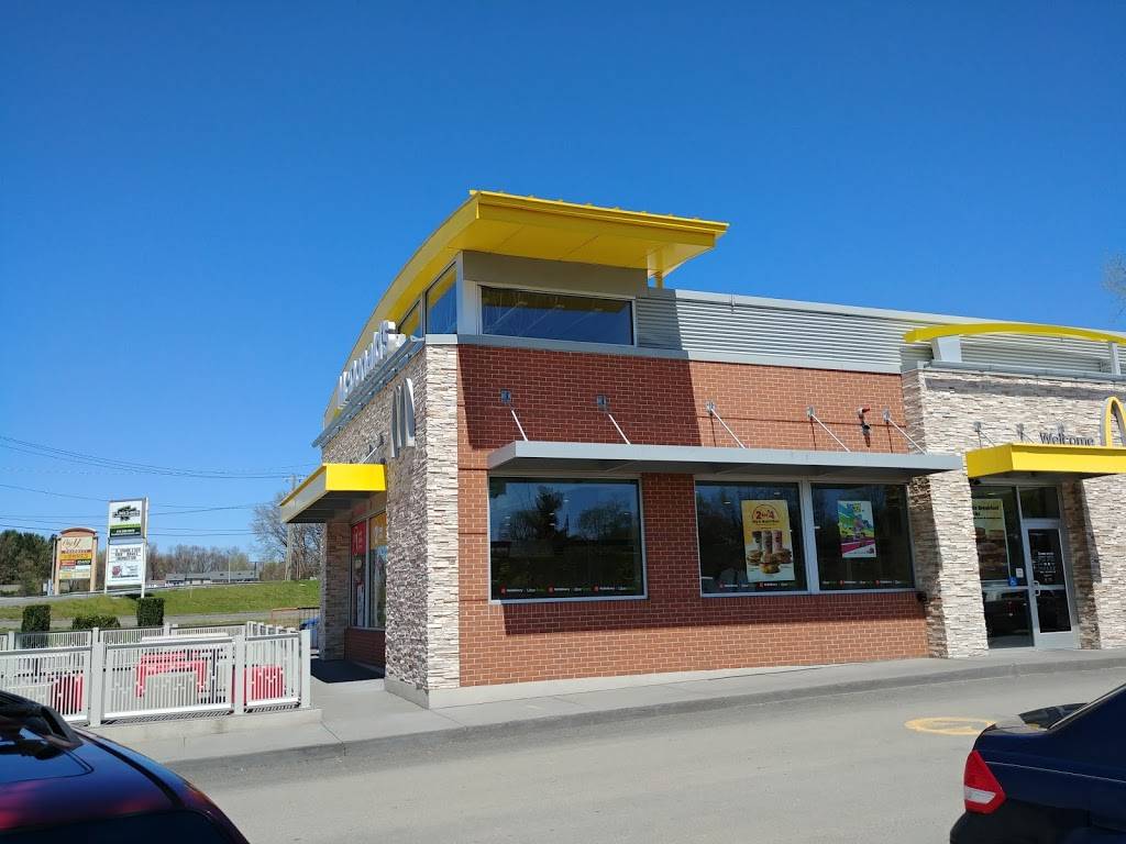 McDonalds | cafe | 420 Center St, Ludlow, MA 01056, USA | 4135836827 OR +1 413-583-6827