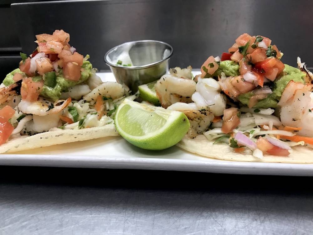 Henleys Village Tavern | restaurant | 184 Orinoco Dr, Brightwaters, NY 11718, USA | 6319680100 OR +1 631-968-0100