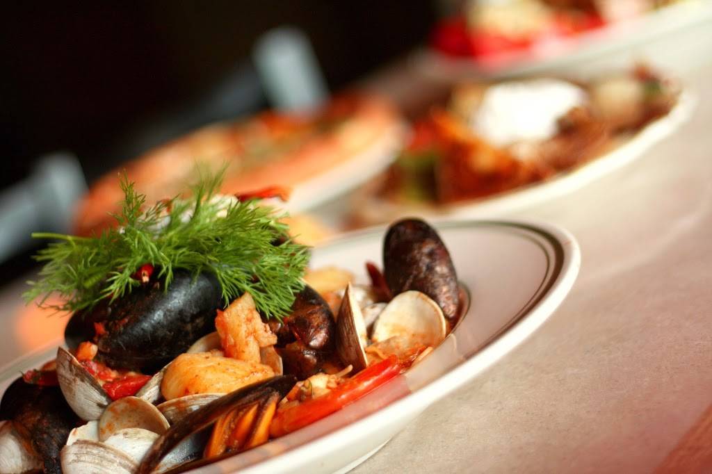 Pauls Deli & Neighborhood Restaurant | restaurant | 4345 New Town Ave, Williamsburg, VA 23188, USA | 7575652380 OR +1 757-565-2380