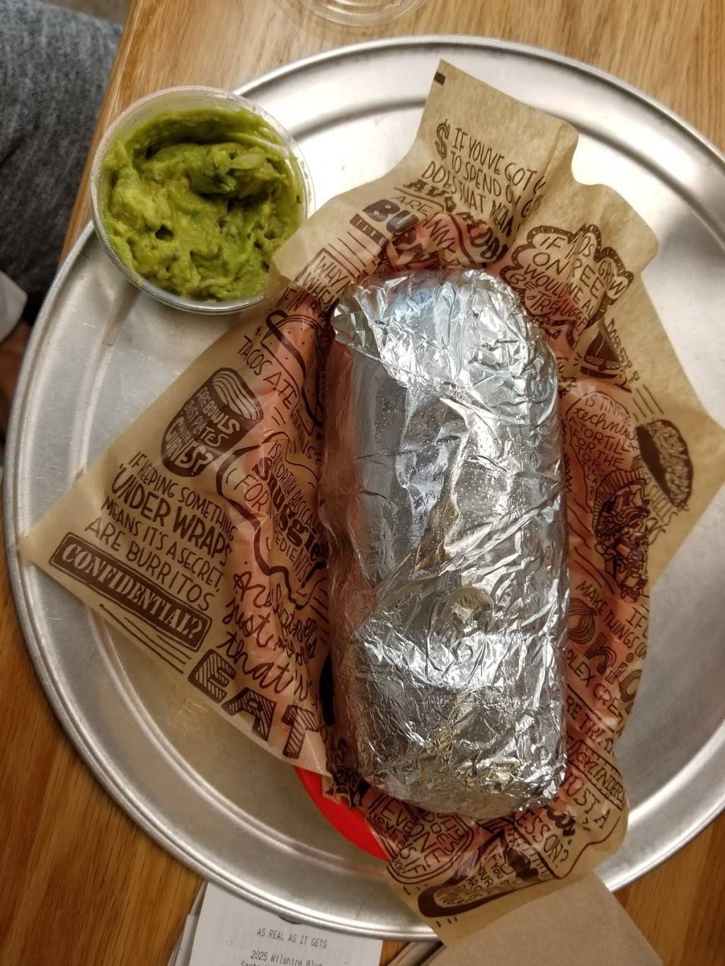 Chipotle Mexican Grill | restaurant | 2025 Wilshire Blvd, Santa Monica, CA 90403, USA | 3104530057 OR +1 310-453-0057