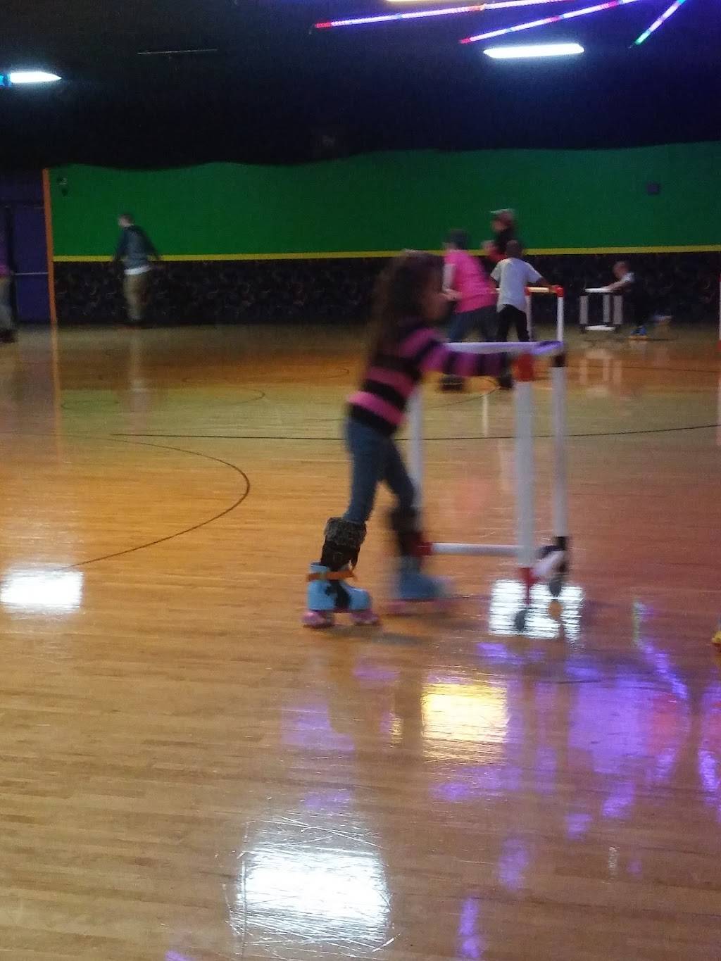 Skate Zone Fun Center | meal takeaway | 5420 Mahoning Ave, Austintown, OH 44515, USA | 3302704386 OR +1 330-270-4386