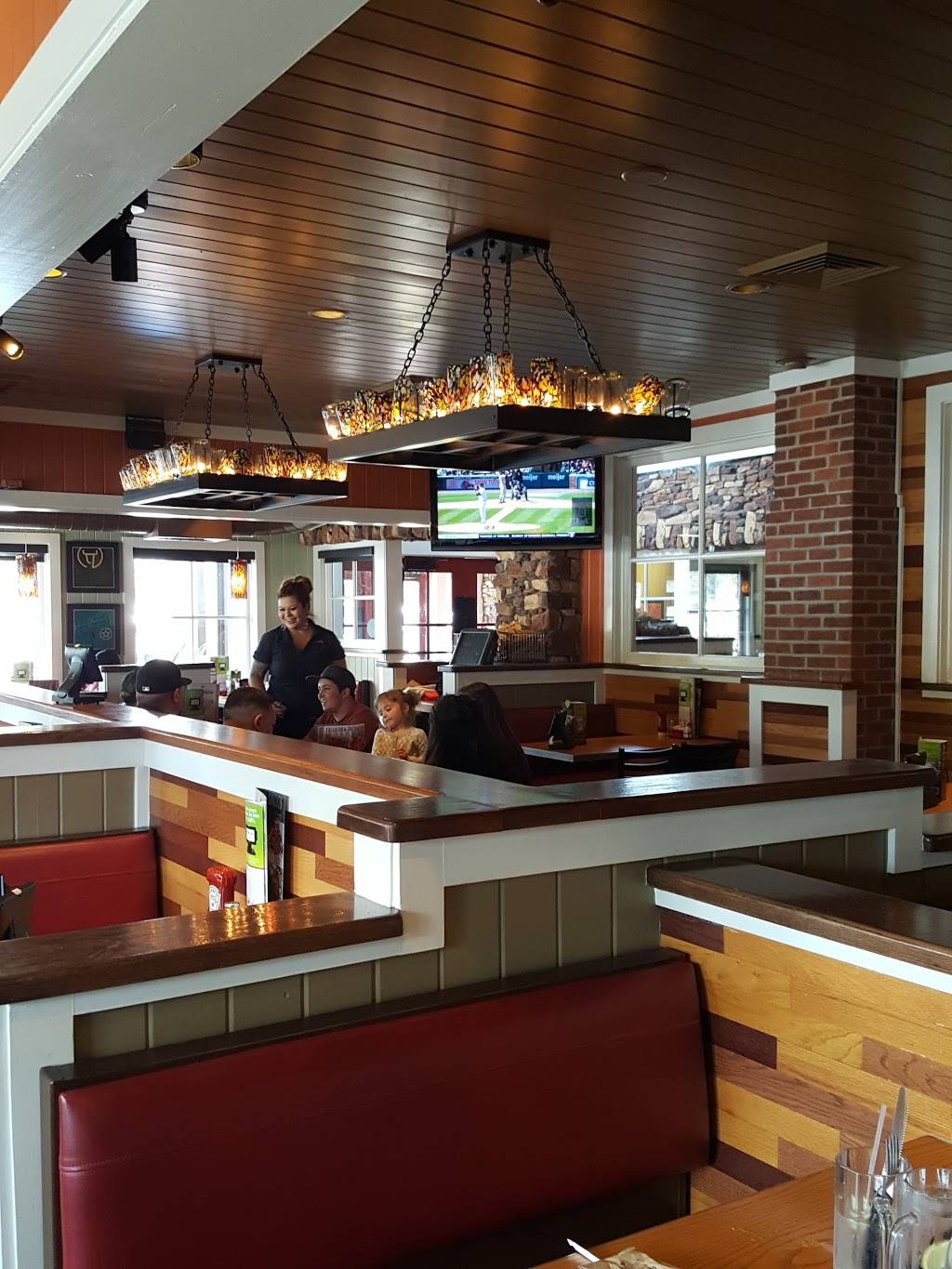 Chilis Grill & Bar | meal takeaway | 3745 Alton Pkwy, Irvine, CA 92606, USA | 9492508636 OR +1 949-250-8636