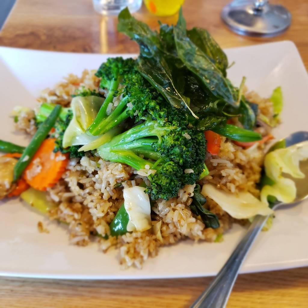 Charm Gai Thai Restaurant | restaurant | 18415 33rd Ave W suite g, Lynnwood, WA 98037, USA | 4256781752 OR +1 425-678-1752