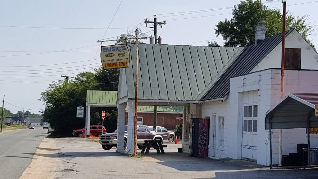 Busics Service Station | restaurant | 16401 Goodes Bridge Rd, Amelia Court House, VA 23002, USA | 8045612741 OR +1 804-561-2741