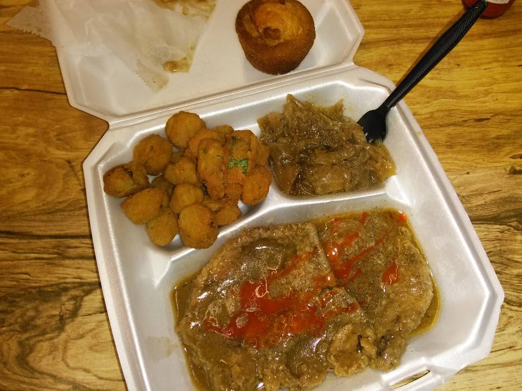 Mama Es B-B-Q & Home Cooking | restaurant | 818 E Rosedale St, Fort Worth, TX 76104, USA | 8178773322 OR +1 817-877-3322