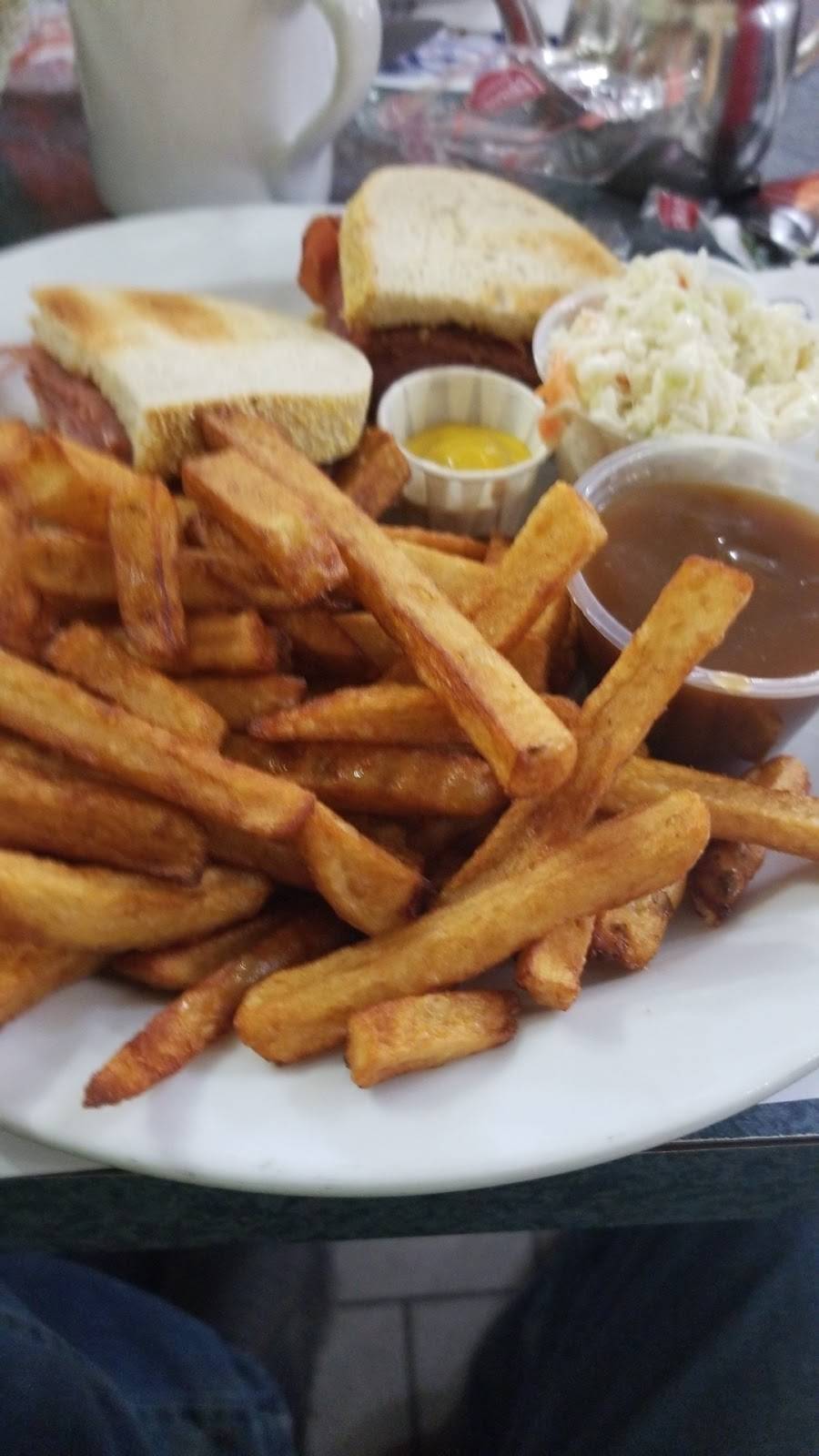 Resto Chez Lucky | restaurant | 131 Rte St-Albert, Saint-Albert, QC J0A 1E0, Canada | 8193585848 OR +1 819-358-5848