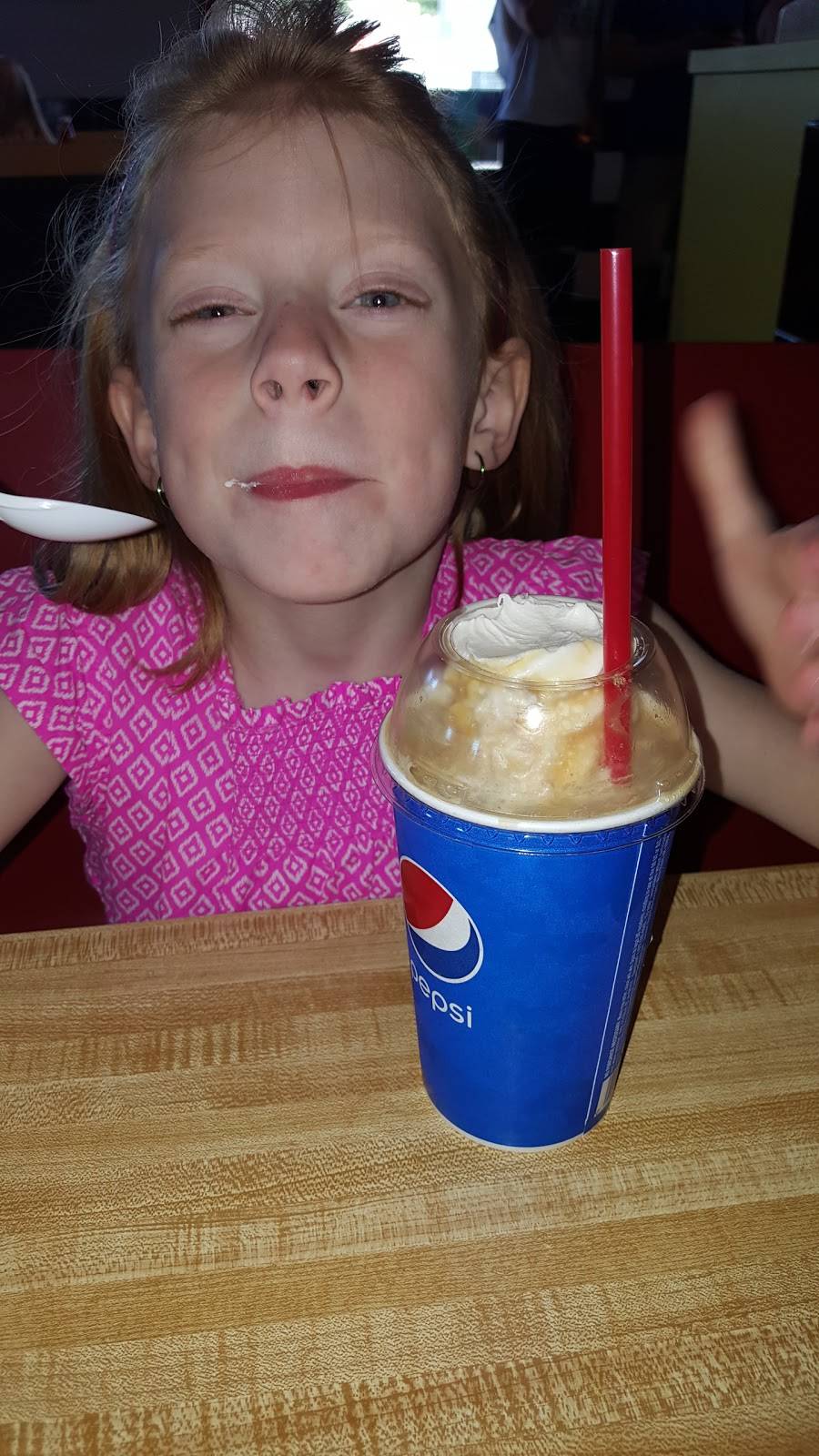 Bobs Drive Inn | restaurant | 23 5th Ave SW, Le Mars, IA 51031, USA | 7125465445 OR +1 712-546-5445