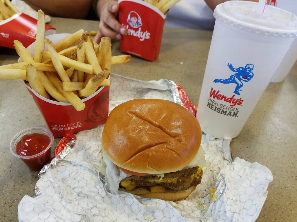 Wendys | restaurant | 9022 US-40, Independence, MO 64055, USA | 8169231966 OR +1 816-923-1966