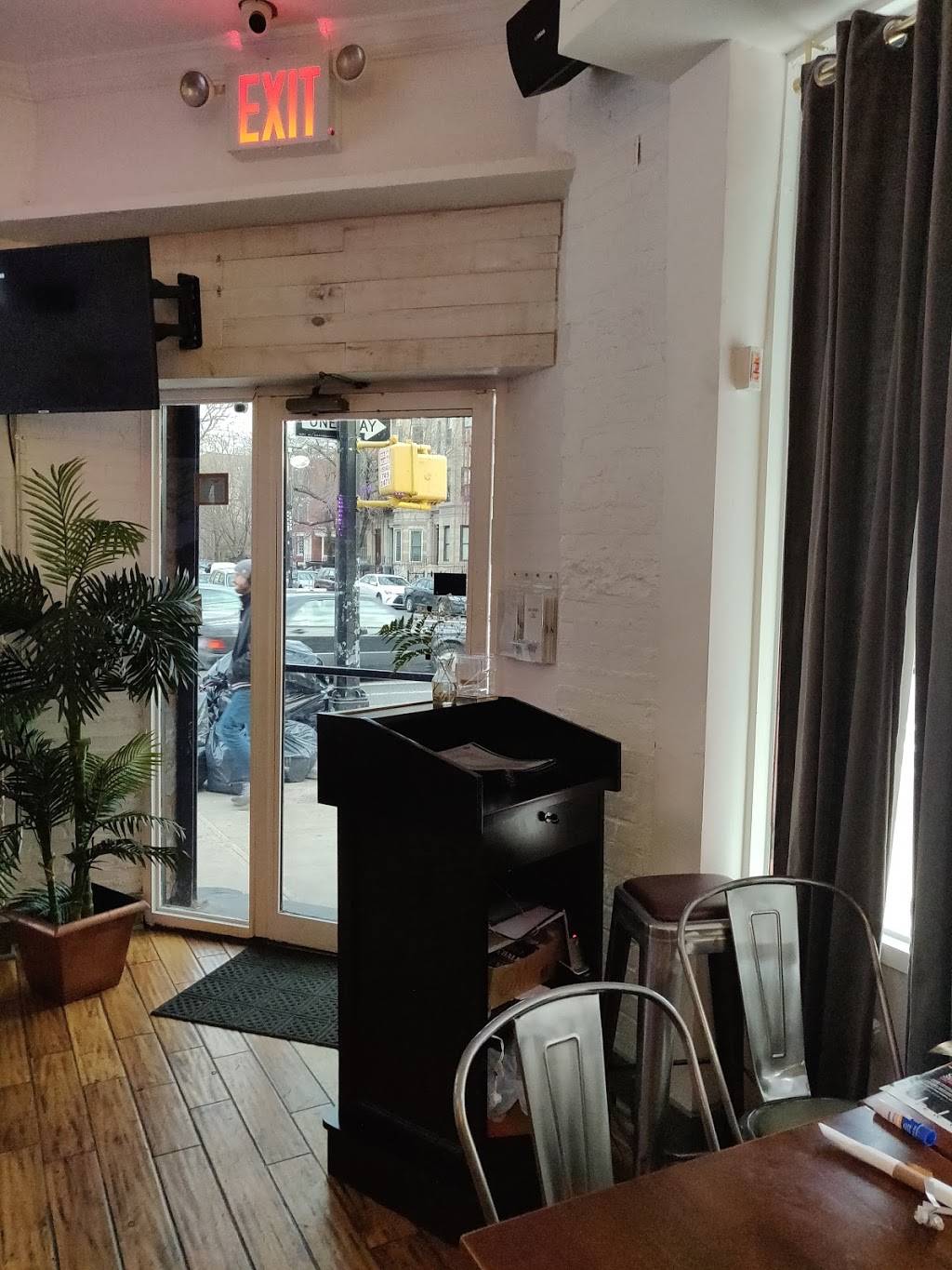 Savvy Bistro and Bar | restaurant | 710 Nostrand Ave, Brooklyn, NY 11216, USA | 3475337880 OR +1 347-533-7880