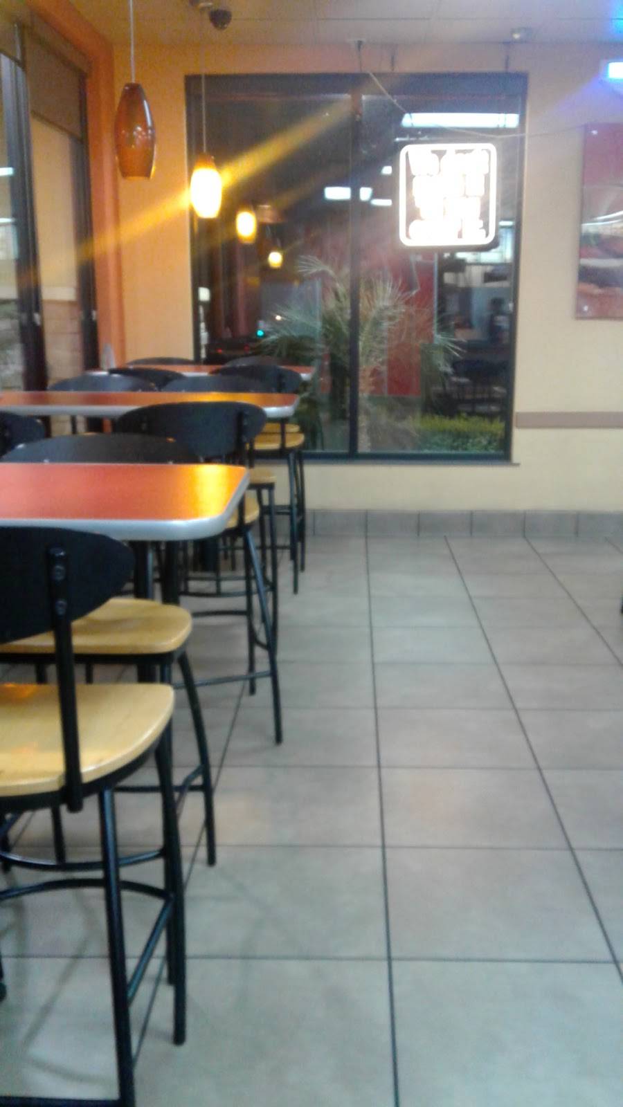 Jack in the Box | restaurant | 29993 Canyon Hills Rd, Lake Elsinore, CA 92532, USA | 9512442649 OR +1 951-244-2649