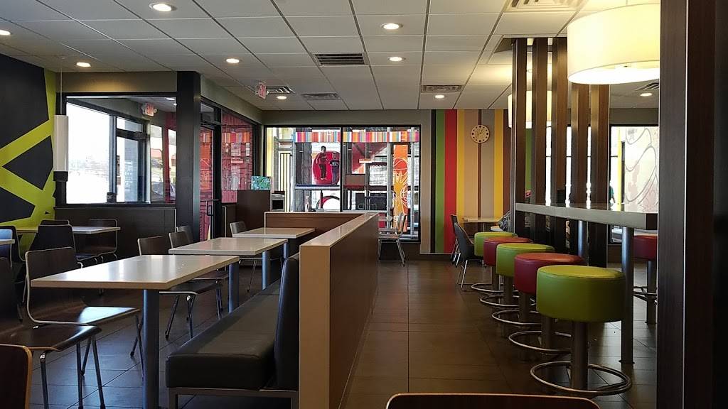 McDonalds | cafe | 820 W Main St, Livingston, TN 38570, USA | 9318237999 OR +1 931-823-7999