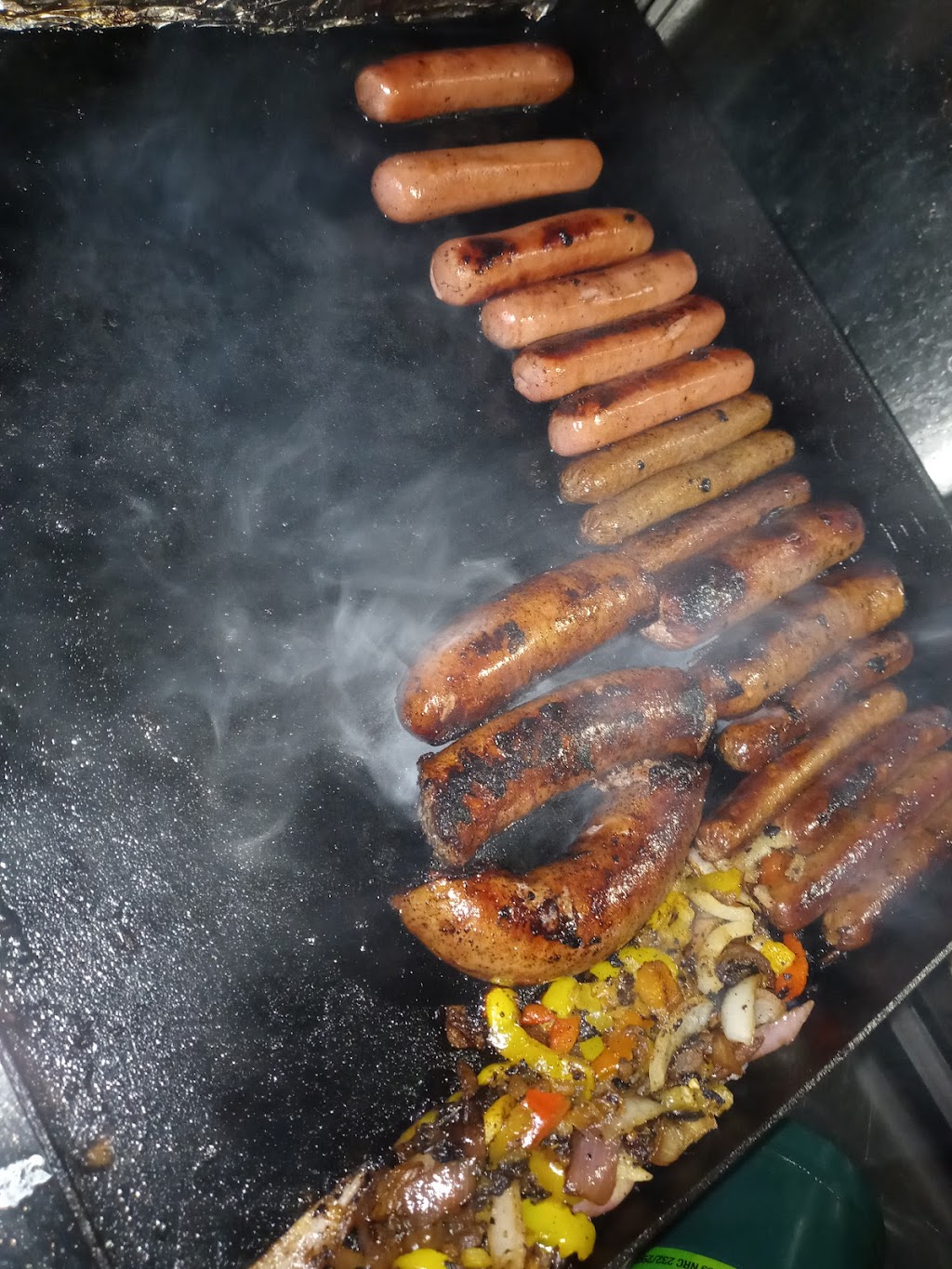 Freeneys All Dogs Go To Heaven | meal takeaway | 6557 Leona St, Jacksonville, FL 32219, USA | 9043622368 OR +1 904-362-2368