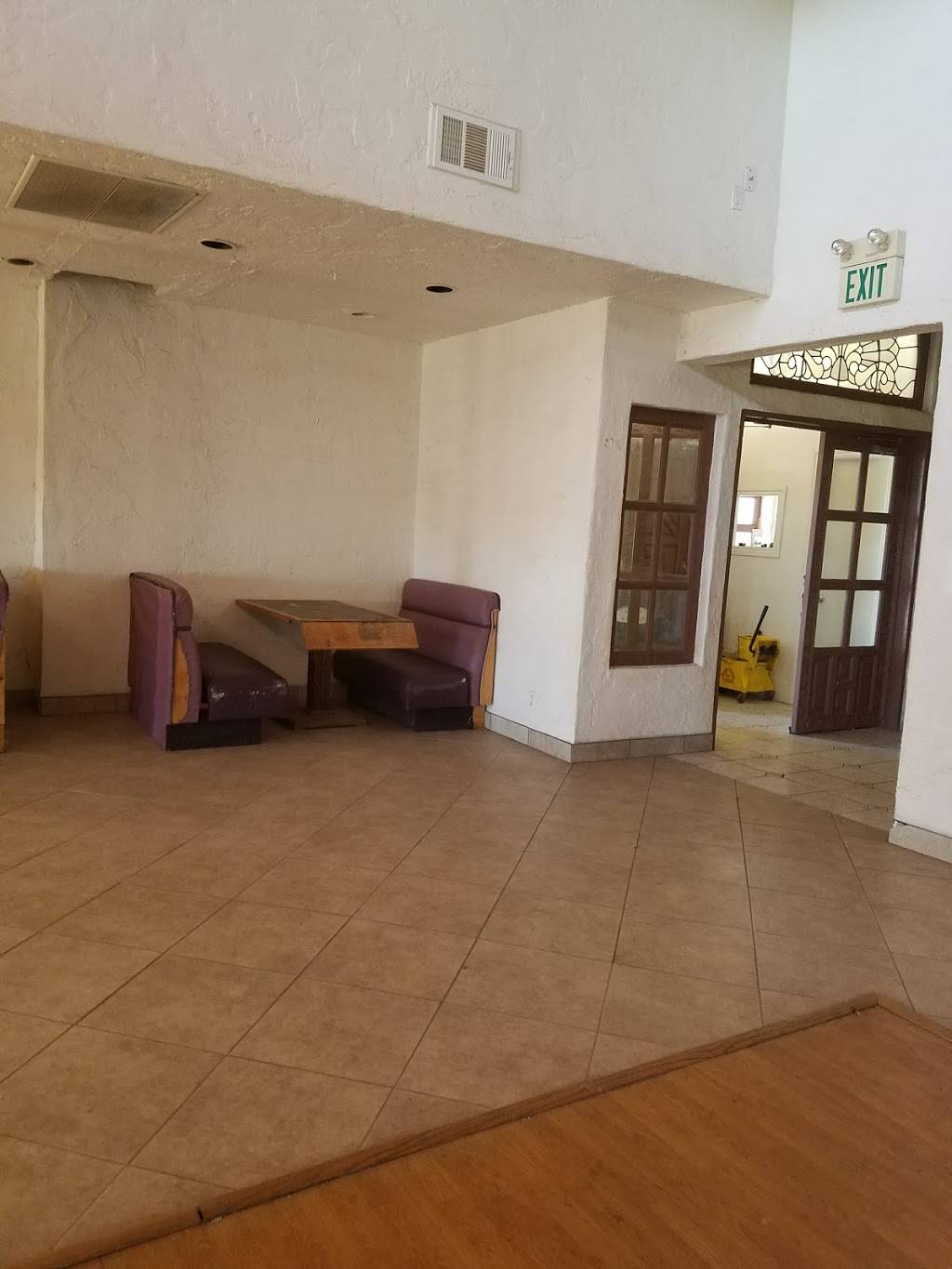 CasaRoma | restaurant | 320 W Ave J 2, Lancaster, CA 93534, USA | 6619455357 OR +1 661-945-5357