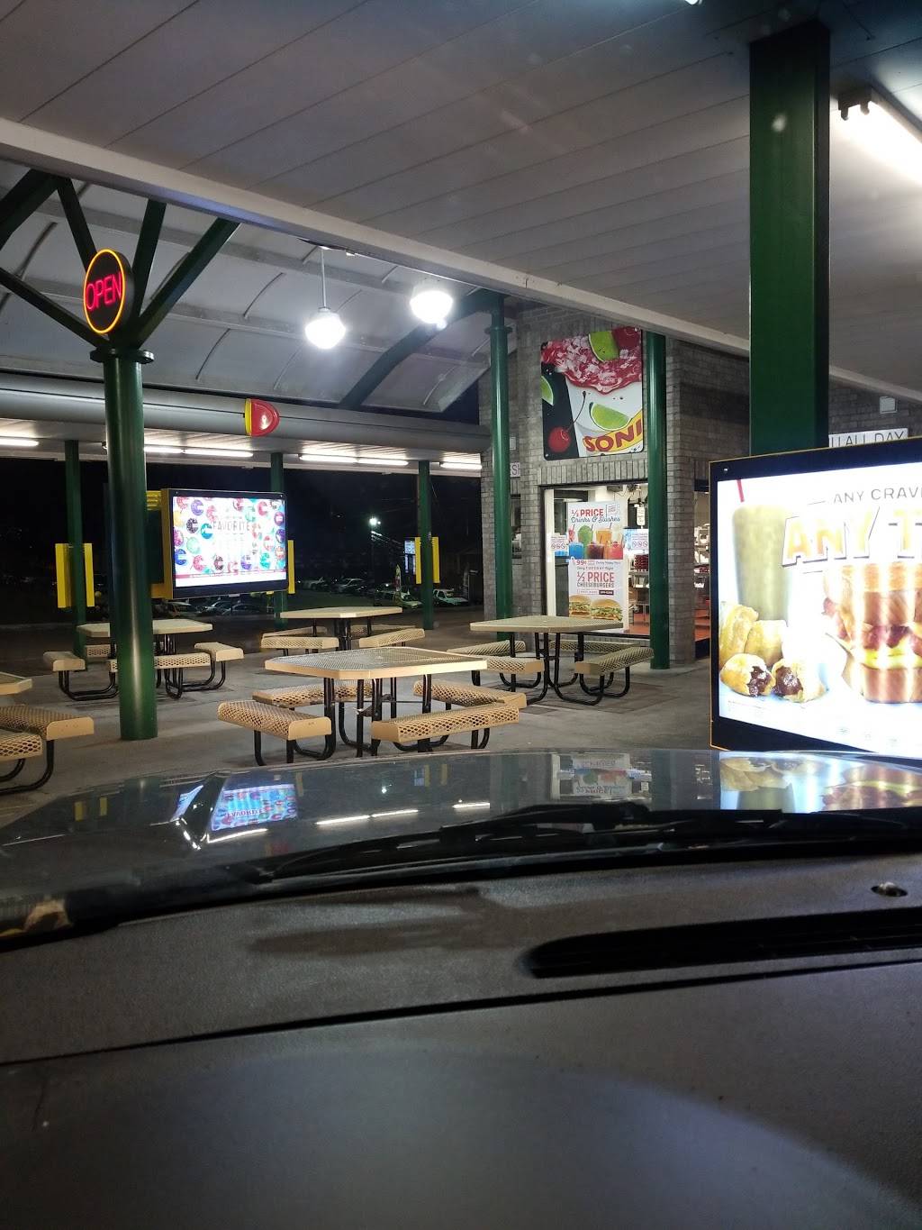 Sonic Drive-In | restaurant | 960 N Main St, Madisonville, KY 42431, USA | 2708253980 OR +1 270-825-3980