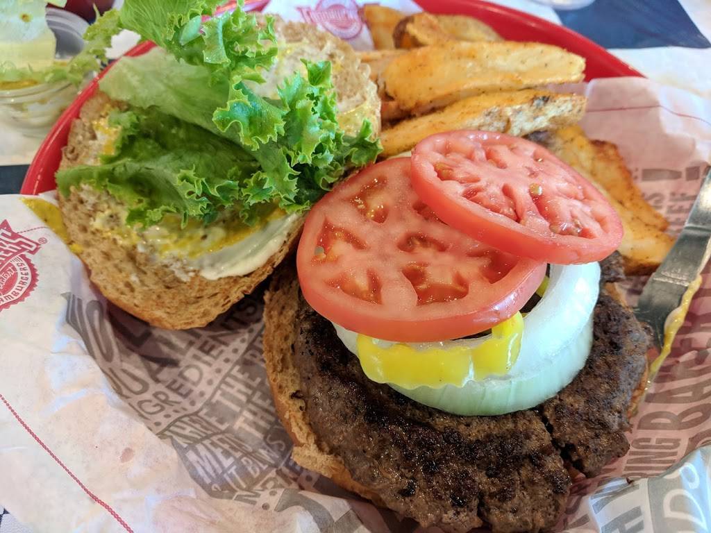 Fuddruckers | restaurant | 1940 N Main St, Walnut Creek, CA 94526, USA | 9259431450 OR +1 925-943-1450