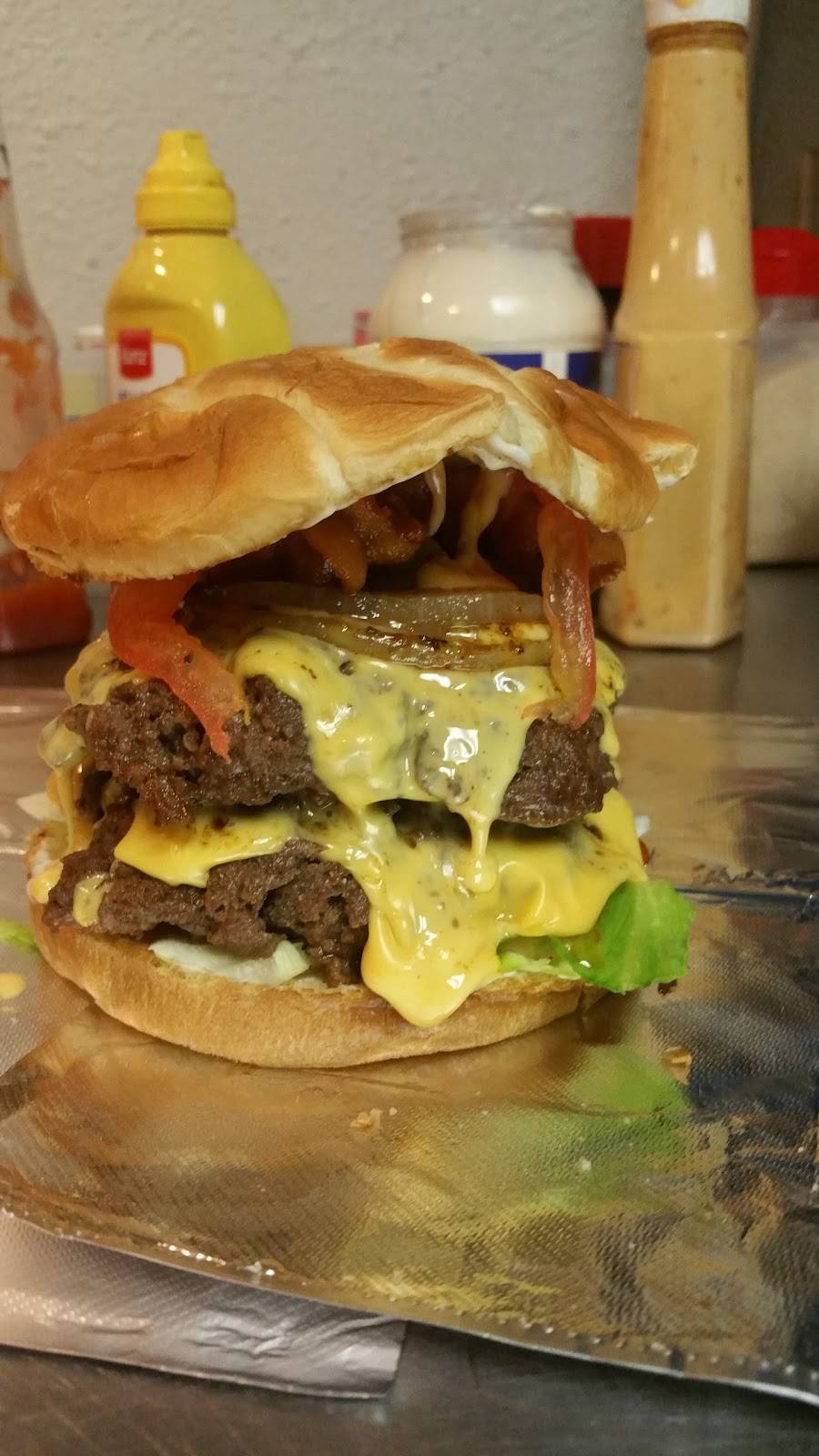 Burger World | restaurant | 105 N 42nd St, East St Louis, IL 62207, USA | 6186469060 OR +1 618-646-9060