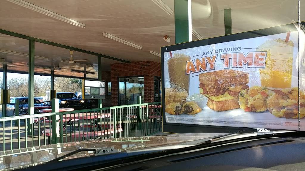 Sonic Drive-In | restaurant | 7026 US-64, Oakland, TN 38060, USA | 9014669116 OR +1 901-466-9116