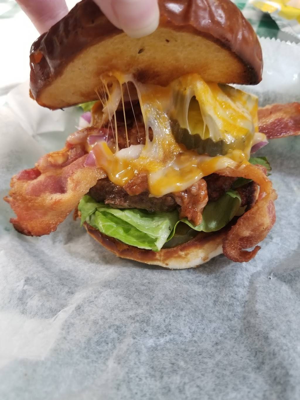 Scoobies | restaurant | 223 N Main St, Mishawaka, IN 46544, USA | 5742567090 OR +1 574-256-7090