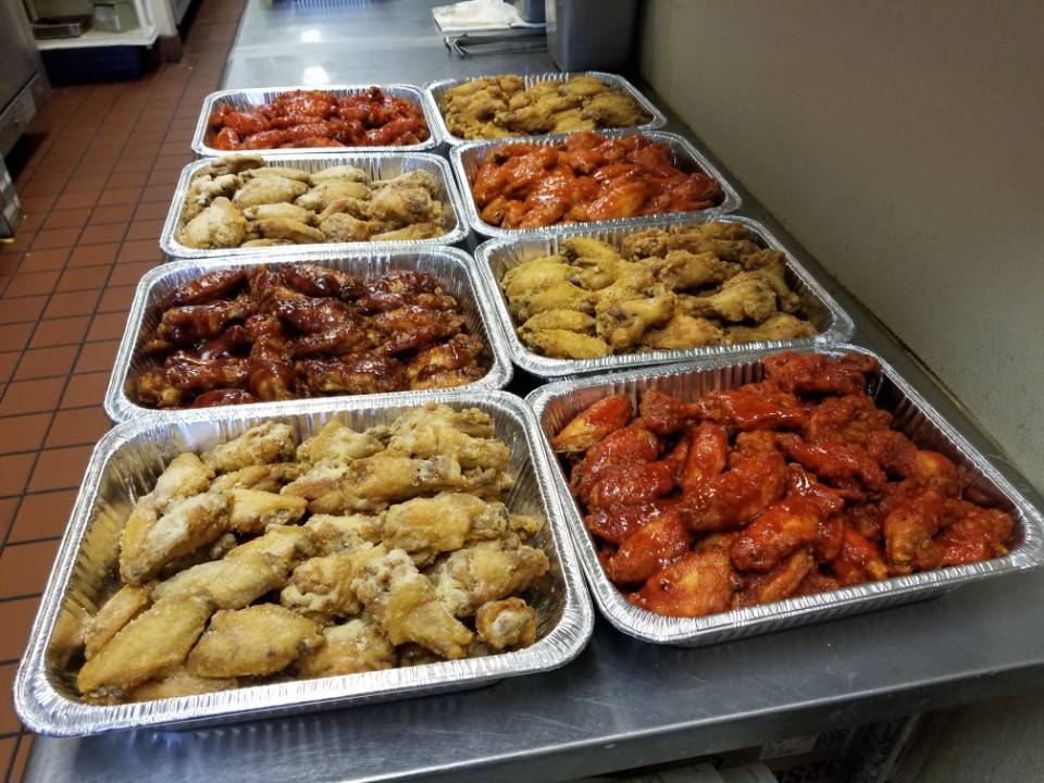 The Wing Shack | restaurant | 3260 Irving Blvd #100, Dallas, TX 75247, USA | 2146300100 OR +1 214-630-0100