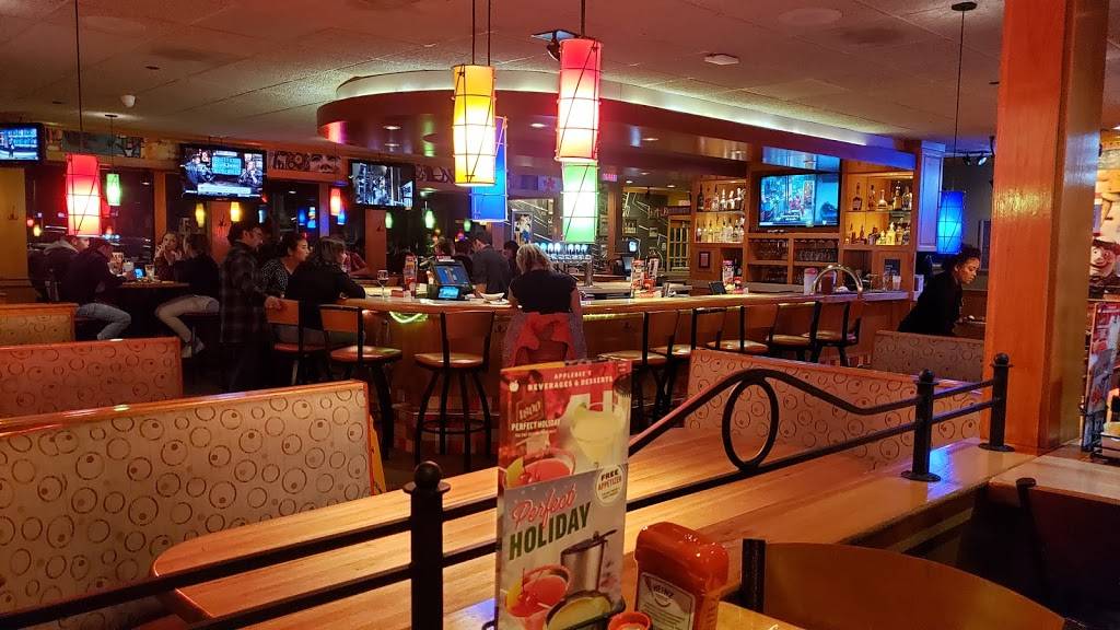Applebees Grill + Bar | restaurant | 7677 Balboa Ave, San Diego, CA 92111, USA | 8585694590 OR +1 858-569-4590