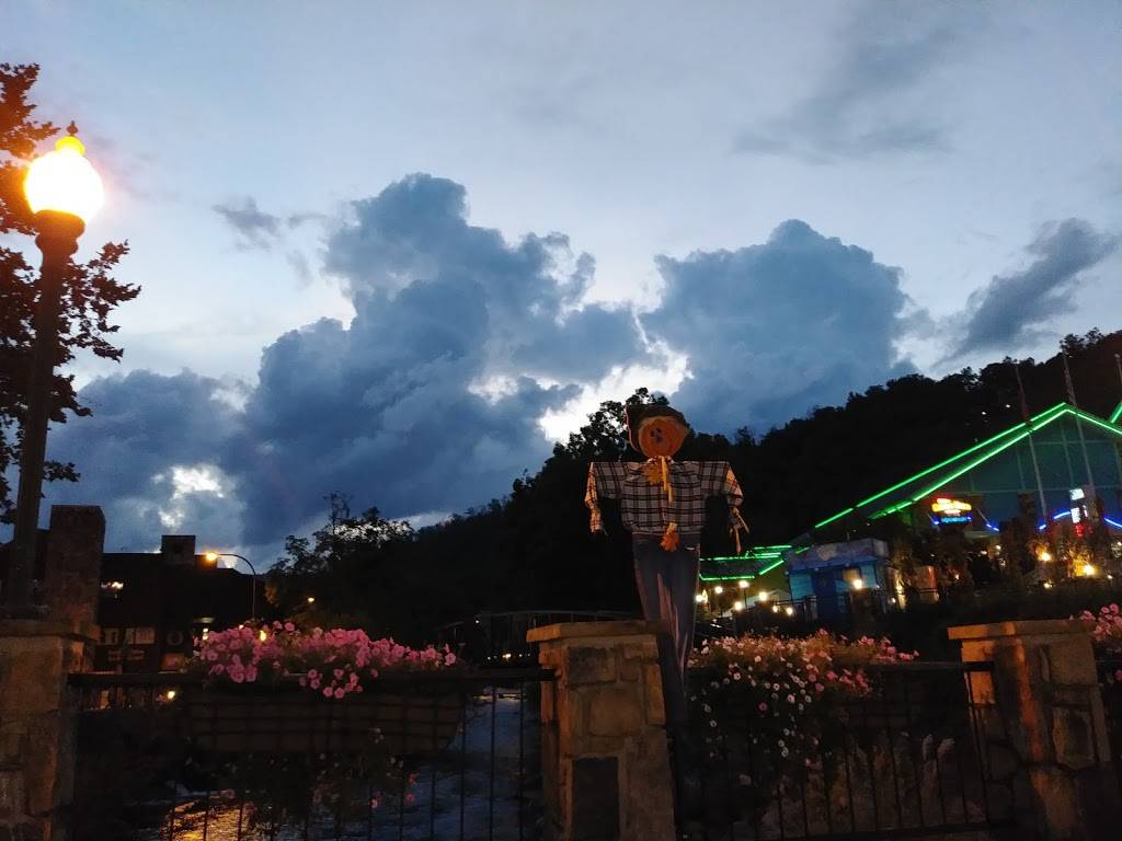 downtown Gatlinburg | restaurant | 115 Historic Nature Trail, Gatlinburg, TN 37738, USA | 8656229788 OR +1 865-622-9788