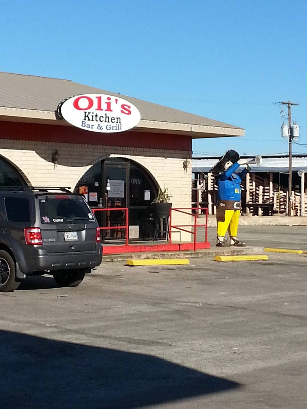 Olis Kitchen | restaurant | 10541 US-281, Round Mountain, TX 78663, USA | 8308253888 OR +1 830-825-3888