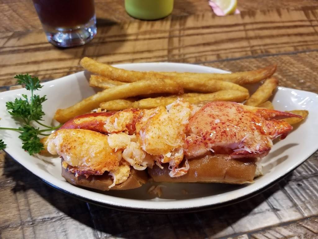 Lobster & Pho | restaurant | 6901 Rockside Rd, Independence, OH 44131, USA | 2165250028 OR +1 216-525-0028