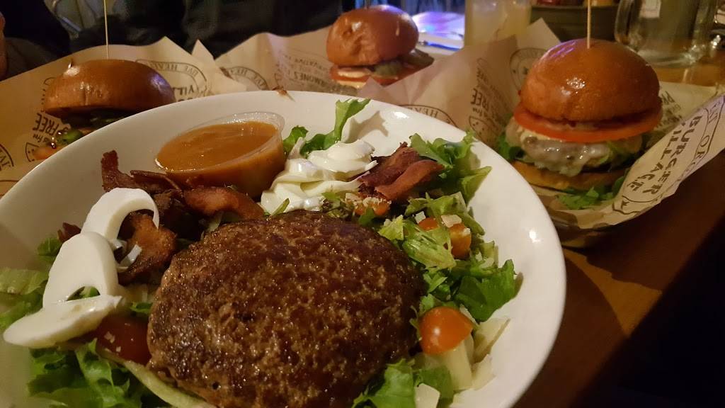 Burger Village | restaurant | 66 Middle Neck Rd, Great Neck, NY 11021, USA | 5163219177 OR +1 516-321-9177