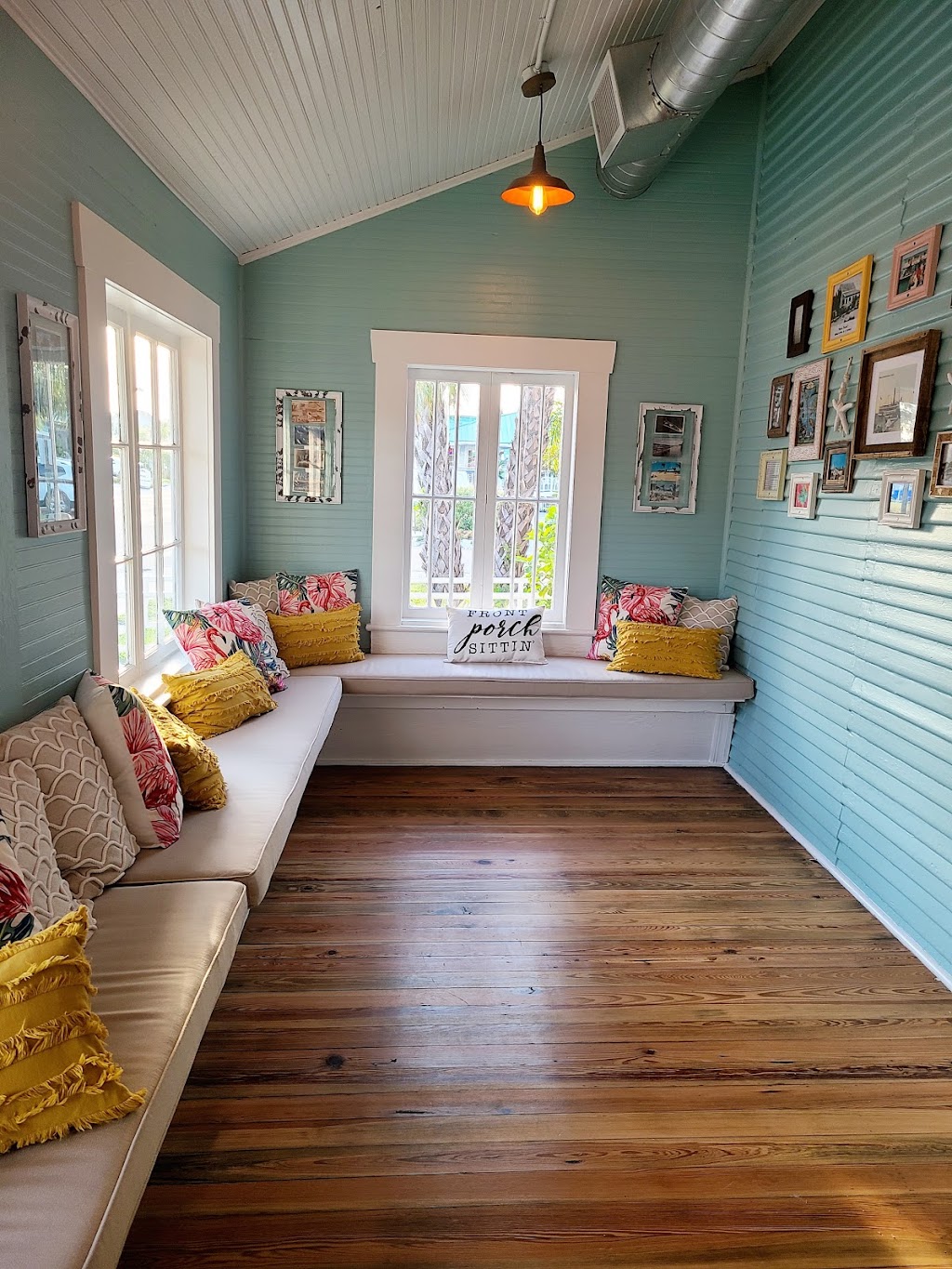 The Porch Restaurant | restaurant | 9707 Gulf Dr, Anna Maria, FL 34216, USA | 9417828683 OR +1 941-782-8683