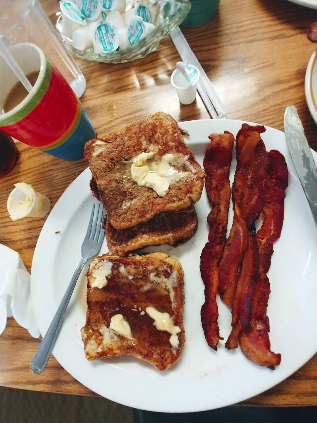 Bert & Bettys Kitchen | restaurant | 9 1st St, Fillmore, IN 46128, USA | 7652466124 OR +1 765-246-6124