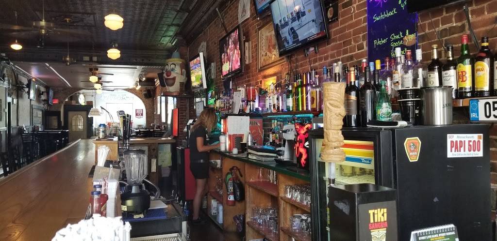 Brennans Place | restaurant | 173 High St, Holyoke, MA 01040, USA | 4135339893 OR +1 413-533-9893