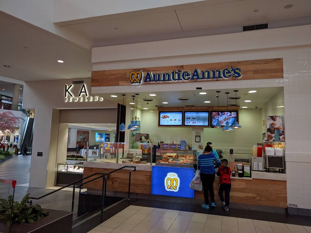 Auntie Annes | cafe | 2200 Eastridge Mall Dr space 1096, San Jose, CA 95122, USA | 4085310357 OR +1 408-531-0357