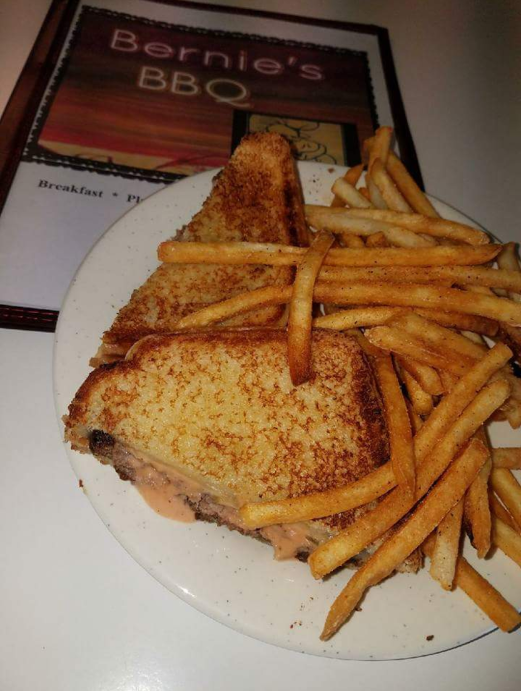 Bernies BBQ | restaurant | 1212 E 18th St, Owensboro, KY 42303, USA | 2709938461 OR +1 270-993-8461