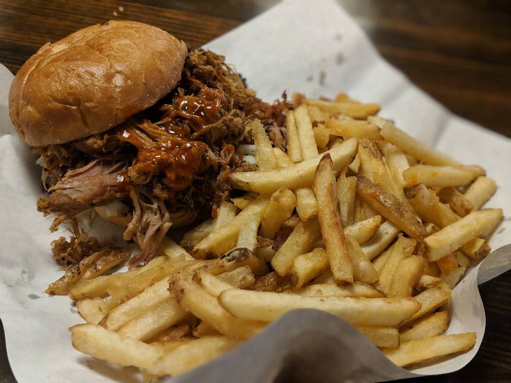 Phils BBQ | restaurant | 17051 W Bernardo Dr, San Diego, CA 92127, USA | 8583126161 OR +1 858-312-6161