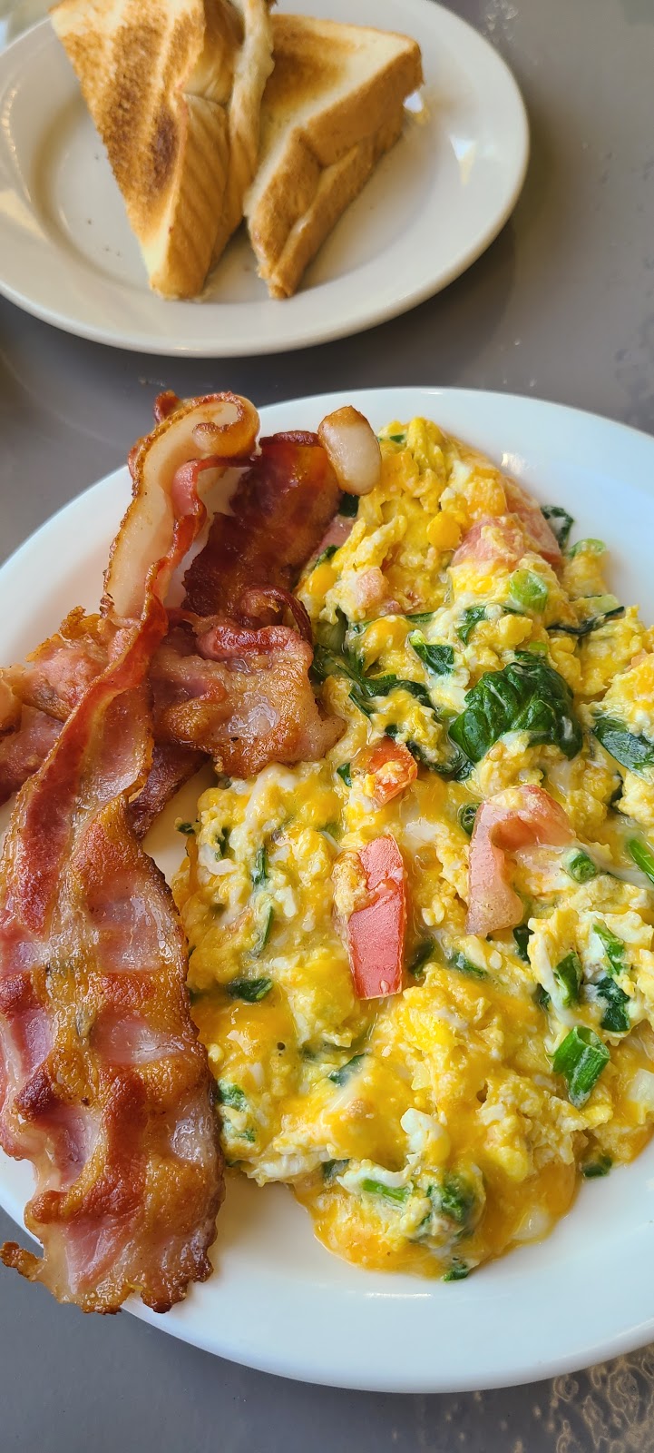 The Yellow Bee | restaurant | 802 Elma G Miles Pkwy, Hinesville, GA 31313, USA | 9123047010 OR +1 912-304-7010