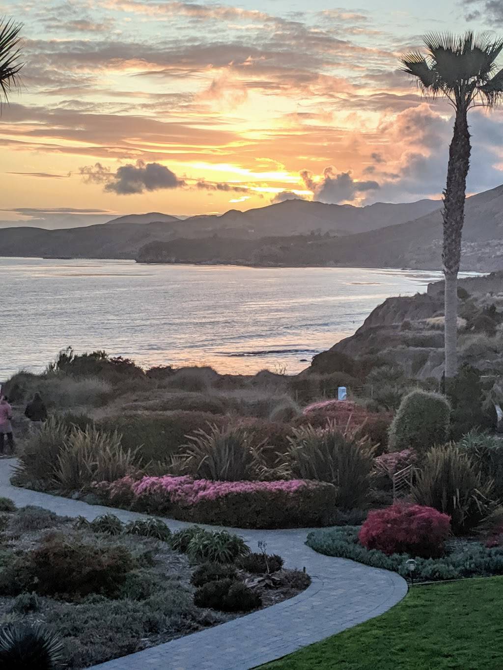 Spyglass Inn Restaurant | restaurant | 2703 Spyglass Dr, Shell Beach, CA 93449, USA | 8057731222 OR +1 805-773-1222