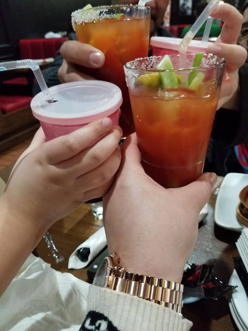 TGI Fridays | restaurant | 401 N Harlem Ave, Oak Park, IL 60301, USA | 7084458249 OR +1 708-445-8249